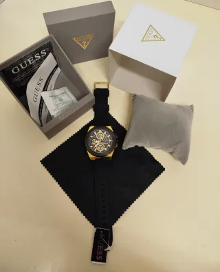 Reloj Guess Hombre Negro y Dorado