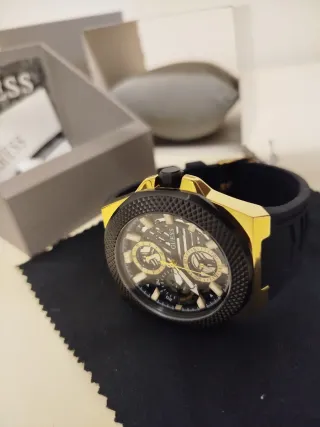Reloj Guess Hombre Negro y Dorado