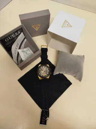 Reloj Guess Hombre Negro y Dorado