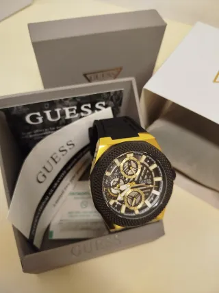 Reloj Guess Hombre Negro y Dorado