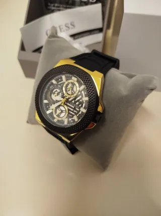 Reloj Guess Hombre Negro y Dorado