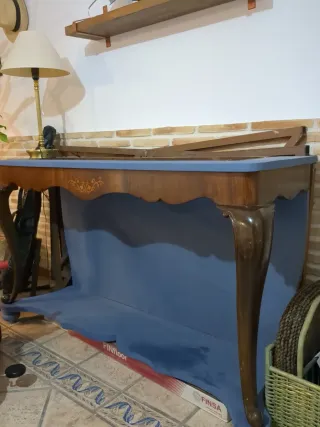 Mueble consola antiguo de madera.