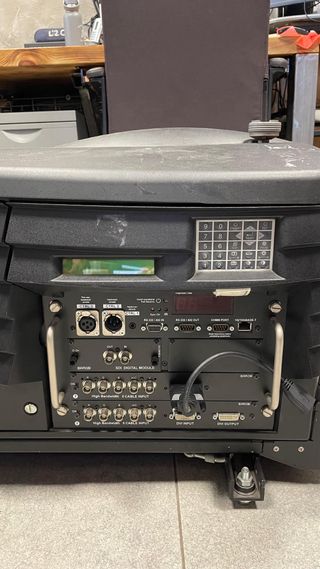 Proyectores Barco R12+ ( unidades ) + Y 6 ÓPTICAS