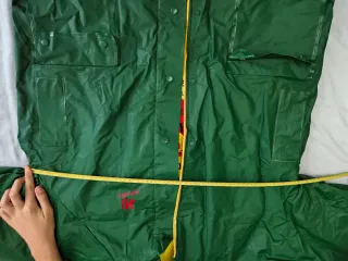 Chubasquero verde sin estrenar