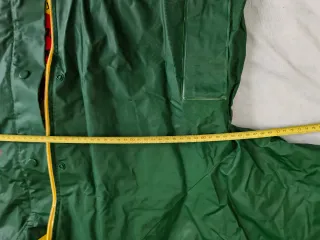 Chubasquero verde sin estrenar