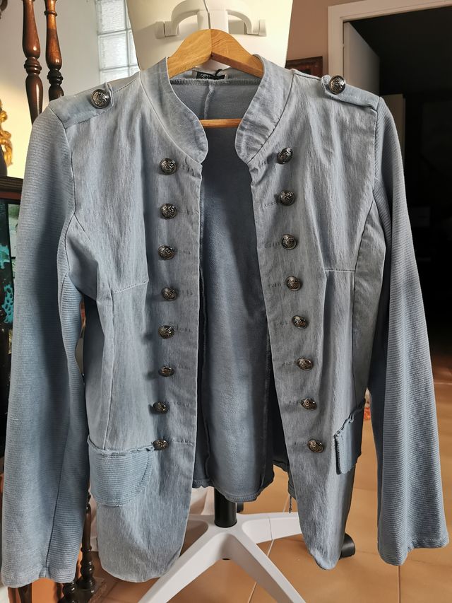 Chaqueta militar Vurgi azul con botones