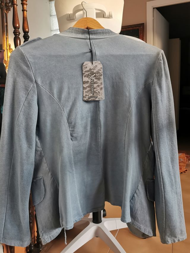 Chaqueta militar Vurgi azul con botones