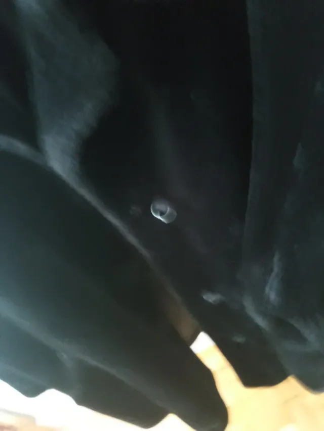 Cappotto nero in pelle sintetica