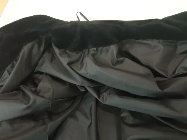 Cappotto nero in pelle sintetica