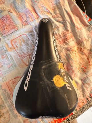 Sillín de bicicleta negro