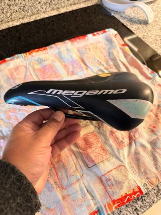 Sillín de bicicleta negro