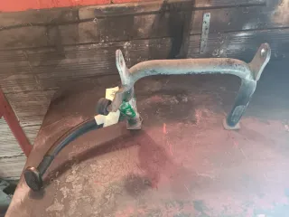 Caballete central moto