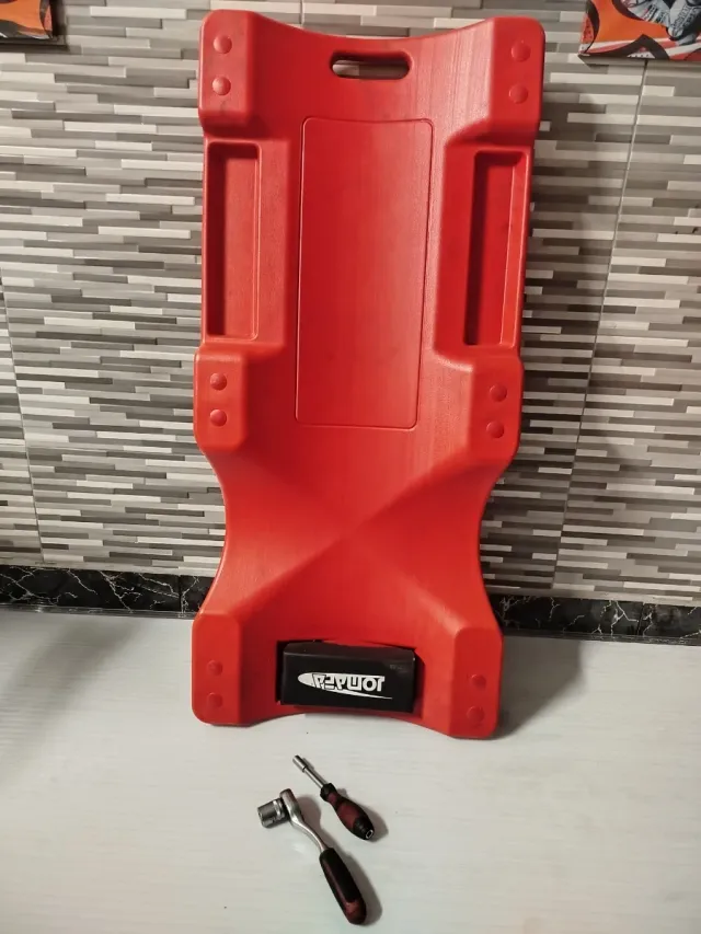 Camilla Mecánico Roja