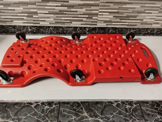 Camilla Mecánico Roja