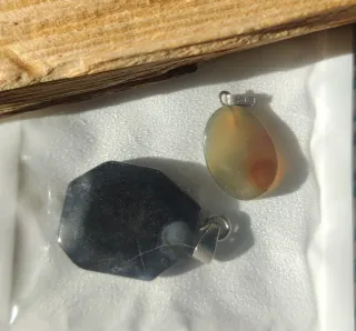 Colgante ámbar negro y marrón