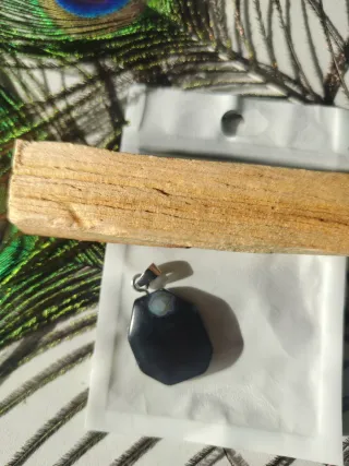 Colgante ámbar negro y marrón