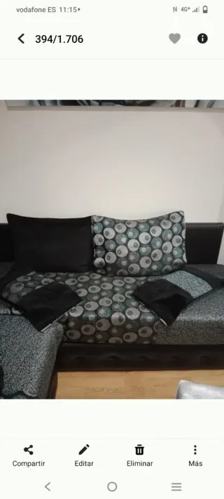 Salón marroquí con 3 juegos de fundas y cuadros ..