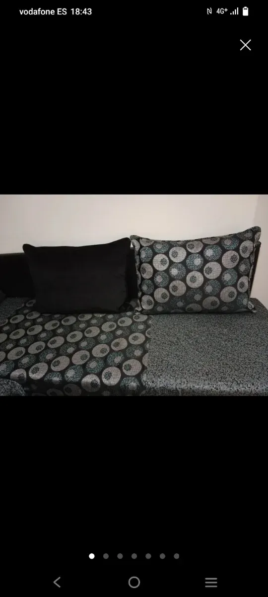 Salón marroquí con 3 juegos de fundas y cuadros ..