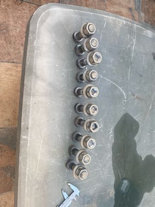 Tornillos rueda buje camión