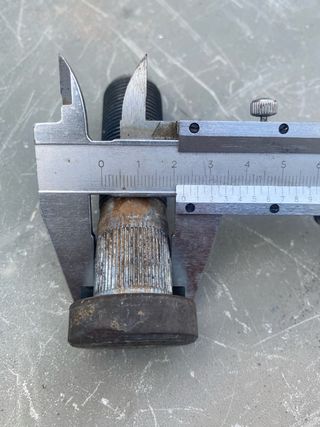 Tornillos rueda buje camión