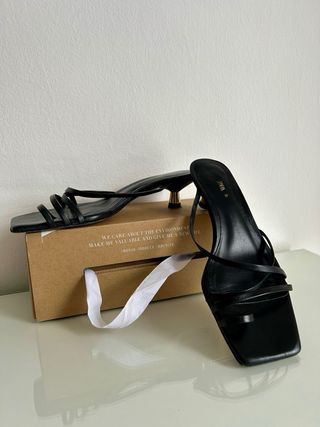 Sandalias Zara tacón bajo tiras negras T.37