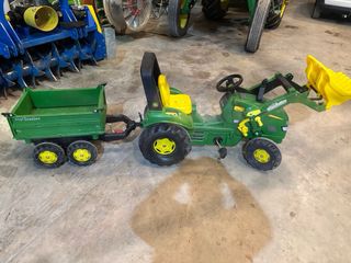 Tractor y remolque a pedales