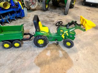 Tractor y remolque a pedales