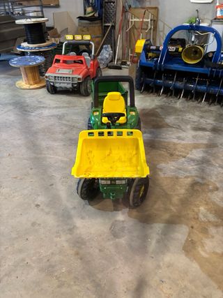 Tractor y remolque a pedales