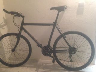 Bicicleta de ciudad negra