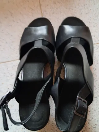 Sandalias de cuña negras