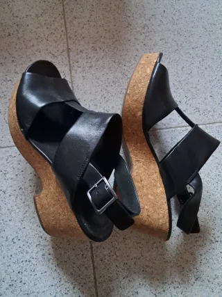 Sandalias de cuña negras