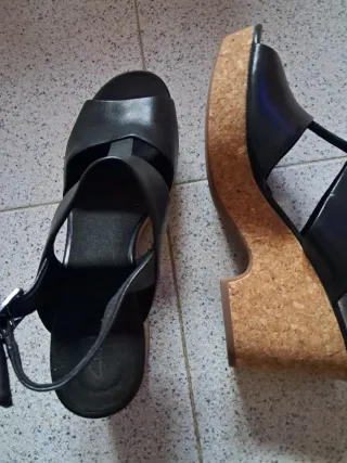Sandalias de cuña negras