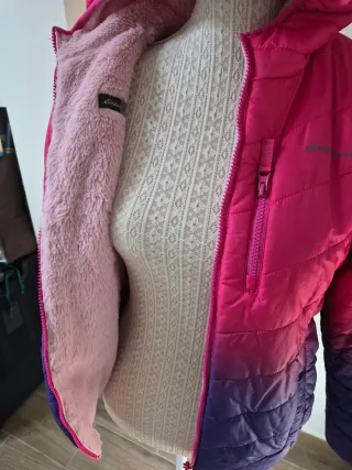Chaqueta impermeable rosa y morada