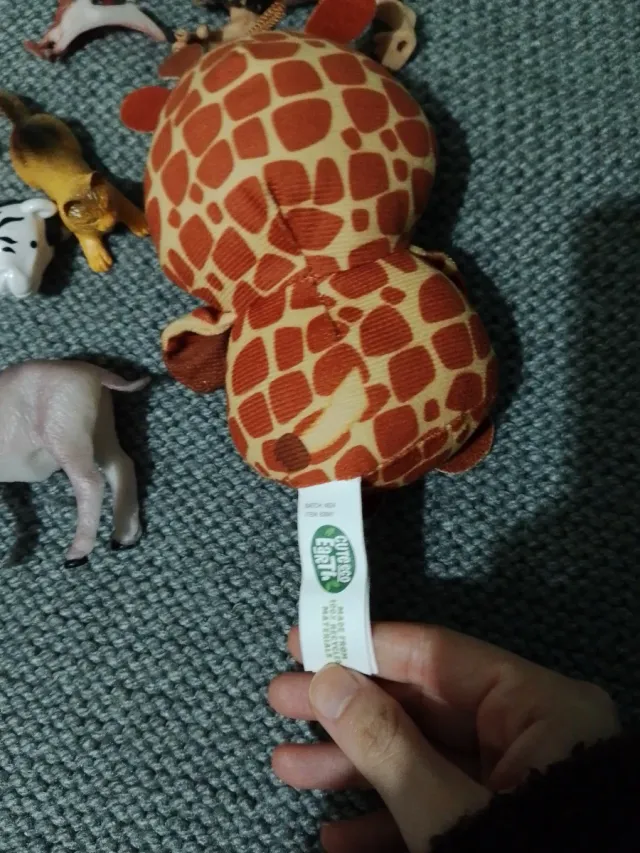 Lote de 7 figuras de animales y un peluche