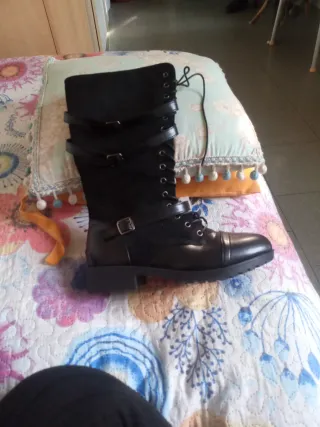 Anfibi ecopelle e velluto neri mai Messi