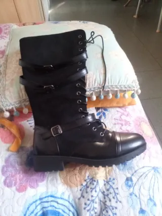 Anfibi ecopelle e velluto neri mai Messi