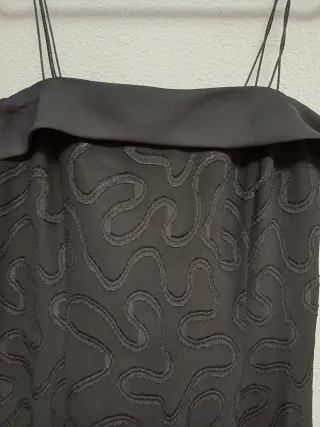 Vestido fiesta negro estampado relieve