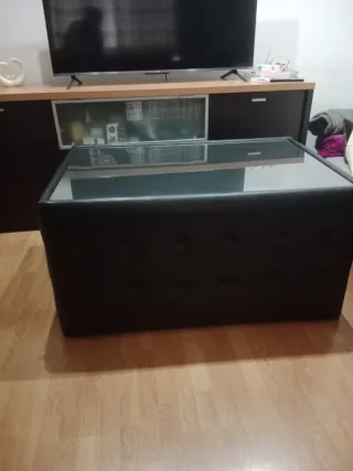 Tavolo da centro in pelle e cristallo