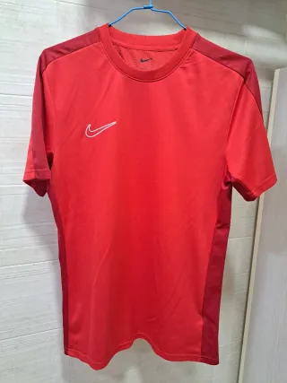 Camiseta Nike Hombre Slim Fit Roja