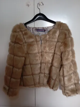 Chaqueta efecto piel torera beige