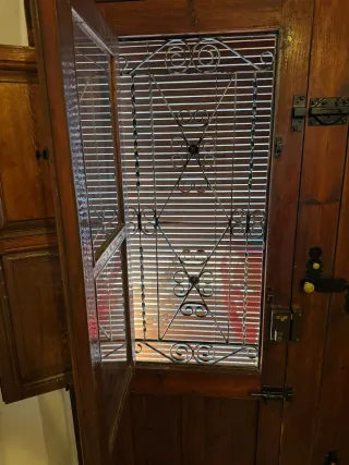 Portón de madera rústico