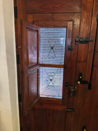 Portón de madera rústico