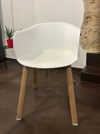 Sedie scandinave bianche e legno