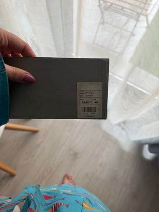 Zapatos de tacón marrón y beige