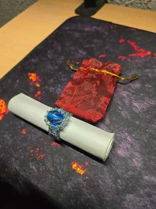 Anillo de bisutería azul y morado ajustable