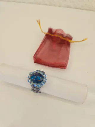 Anillo de bisutería azul y morado ajustable