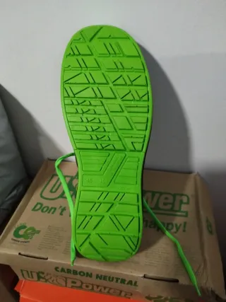 Zapatos de seguridad U-Power negros y verdes