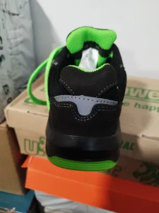 Zapatos de seguridad U-Power negros y verdes