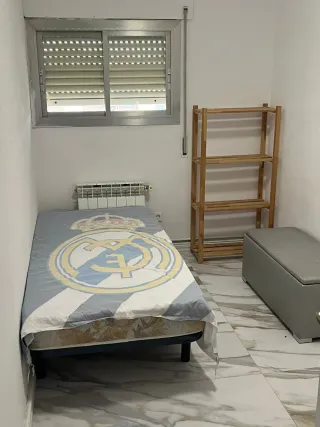 Se alquila habitación campo futbol Gardeny