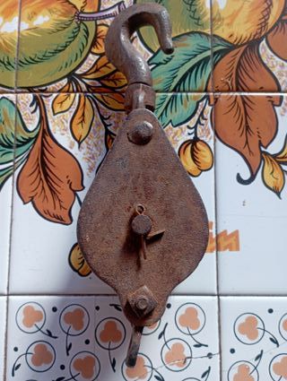 Vecchia puleggia doppia in ghisa